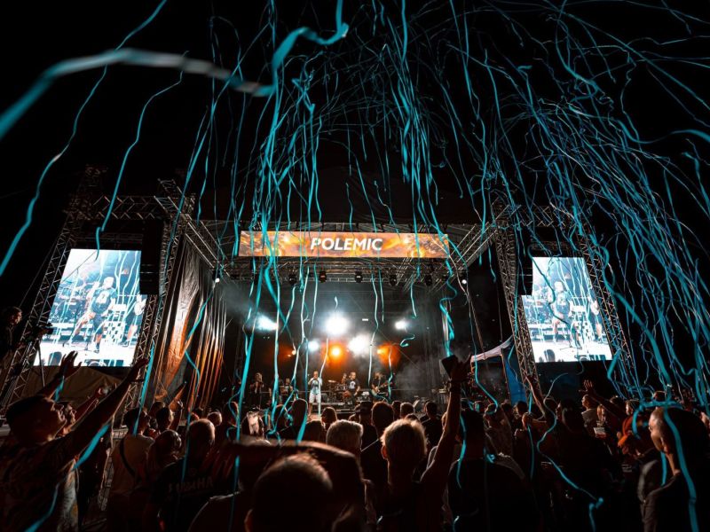 Stuhy na Zraze motorkárov